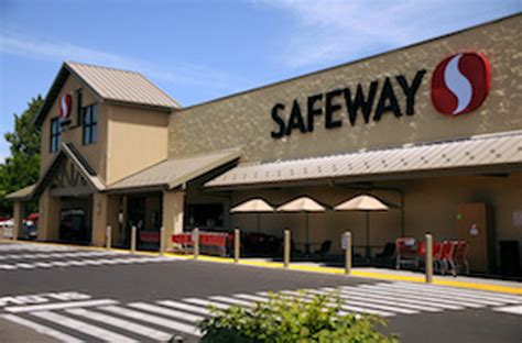 Albertsons Owner Buys Safeway License Global