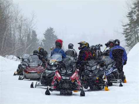 Guided Snowmobile Tours Choosing Tips Intrepid Snowmobiler