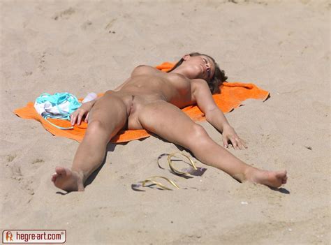 Nude Woman Sunbathing Candid Telegraph