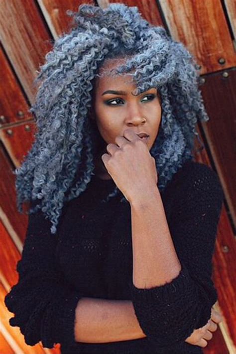 Grey hair with highlights and lowlights is fashionable for naturalistas over 50 and for ladies who just want a different look. Grey Hair Looks And An Easy Tutorial That Will Have You ...
