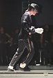 Michael Jackson moonwalking in the 1980s : OldSchoolCool