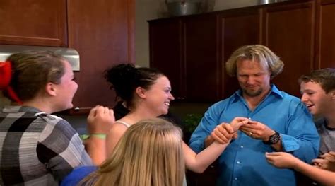 sister wives star janelle brown posts new photo of savanah causing some fans confusion thinking