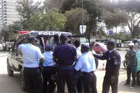 Policia Angolana Reprime Marcha Pela Libertação Dos Presos Políticos Em Luanda E Detém