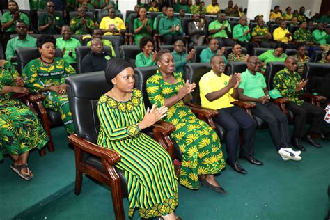 Mhe Rais Magufuli Akutana Na Wabunge Wa Ccm Ukumbi Wa Makao Makuu Ya