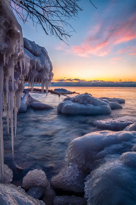 Icy Sunrise From The Shores Of Lake Michigan In Milwaukee Wi 1621×