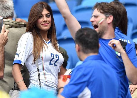 Lorenzo insigne celebrates scoring italy's second goal. Fanny e altre, il tifo delle «Lady» azzurre - Corriere.it