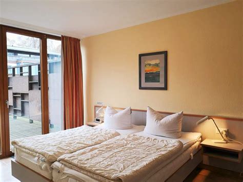 Apartment is located in 2 km from the centre. FeWo Haus Mecklenburg Fewo 8 in Kühlungsborn-Ost