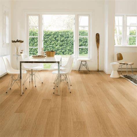 Quickstep Impressive 8mm Natural Varnished Oak Laminate Flooring Gw