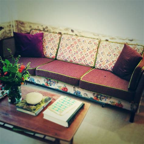 Kinda Like This Bold Sofa Vintage Living Room Vintage House Vintage