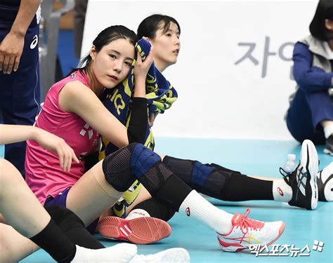 학폭 논란에 휩싸인 흥국생명 이재영(왼쪽)과 이다영. '학폭 논란' 이재영-이다영, 어머니까지 비판 번졌다