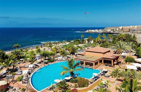 It is also very popular among holidaymakers from the spanish peninsula, especially during easter time. H10 Costa Adeje Palace op Tenerife in Spanje