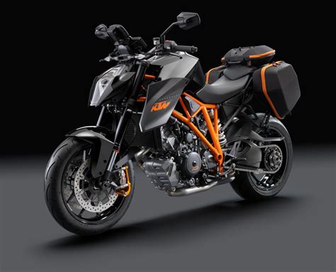 The previous model worked okay but was held back by all that rear suspension travel, tending to squat under power and feel a bit loose and wobbly. KTM 1290 Super Duke R Baujahr 2014 Bilder und technische Daten
