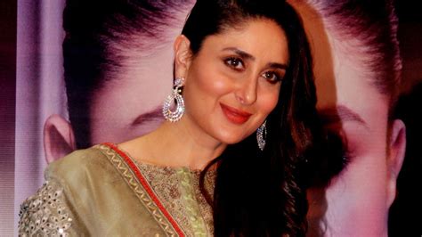 Kareena Kapoor Khans Look In Festive Indian Dressing L Vogue India Vogue India Kareena