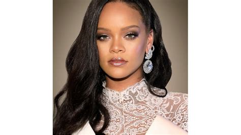 Rihanna Debuts On Sunday Times Rich List Of Musicians At 3