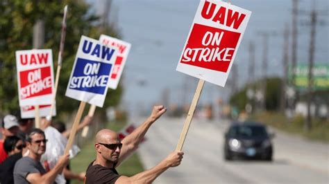 Wages Pensions Plant Investments Still Issues In Gm Strike Cbc News