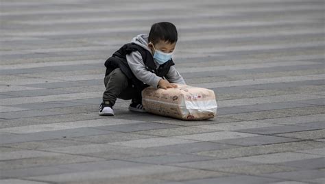 Il Caso Dei Bambini Cinesi Che Dormono A Scuola Per Auto Quarantena