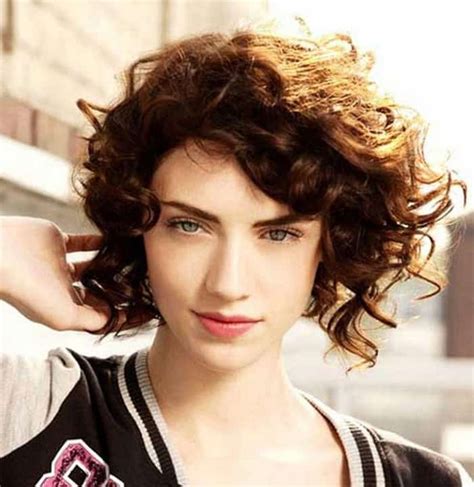 25 Elegant And Good Curly Hairstyles Ideas For Women 2020