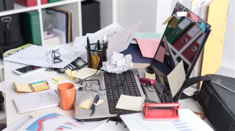 Keep Your Desk Clutter Free With These Gadgets Lifehacker