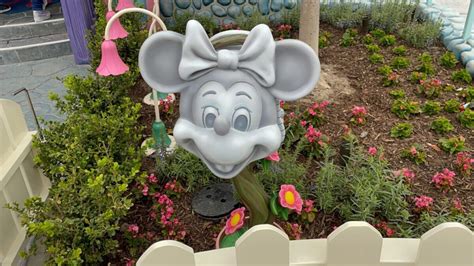 Photos Video Touring Minnies House In The Newly Reimagined Mickeys