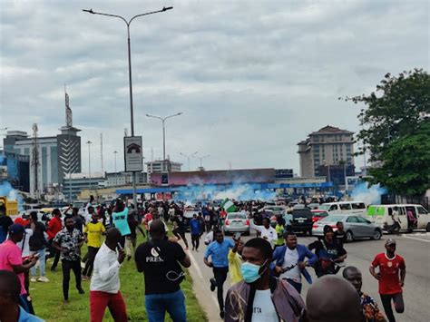 Endsarsmemorial Nigeria Police Fire Teargas At Protesters In Lagos Humangle