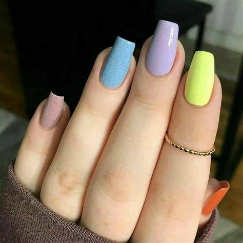 30 Simple Yet Stunning Nail Art Designs