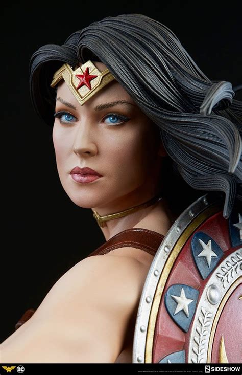 Wonder Woman Premium Format Comic Book Estátua 14 Sideshow