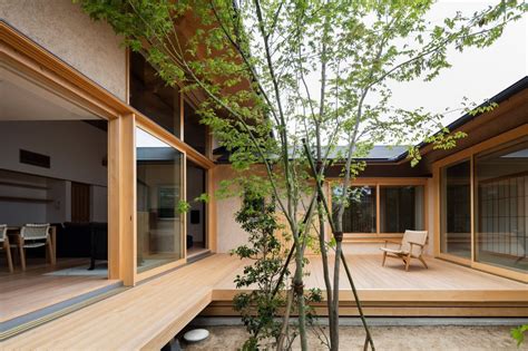 Japanese Courtyard House Makes The Case For Simplicity Japanese House