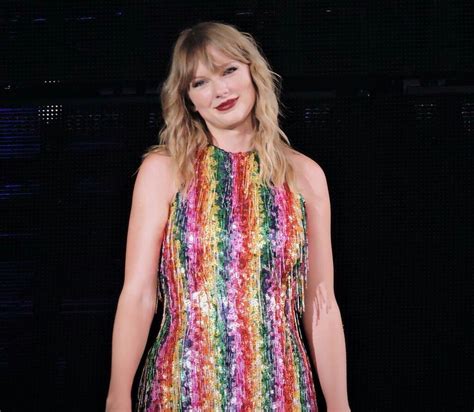 Taylor Swift Rainbow Shake It Off Delicate Smile Beautiful Taylor Swift Hot Long