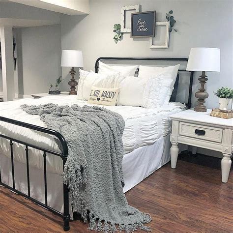 Feb 12, 2020 · take a look at this farmhouse decor to get all the inspiration you need to seamlessly blend rustic, vintage, and modern styles. 12 Rustic Farmhouse Living Room Furniture Images for the house of your dreams | Farmhouse ...