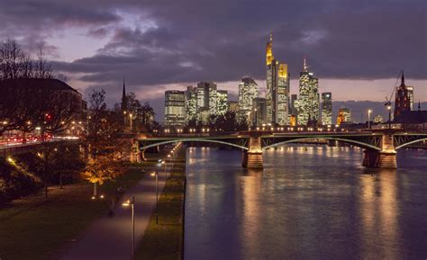 Frankfurt Skyline Am Abend Am 02122019 Foto And Bild Architektur