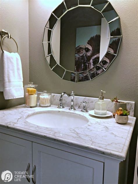 A wall gallery of favorite objects like starfish or baskets can be a personal and refreshing way to decorate your bathroom walls. Bathroom Decorating Ideas - Simple Accessories | Today's ...