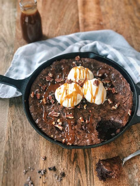Fudgy And Delicious Cast Iron Brownie Skillet One Bowl Super Easy And