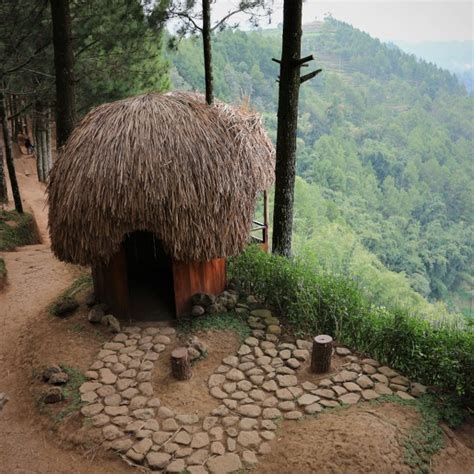 Remember the house in lat's beloved graphic novel the kampung boy?. Rumah Honai di Kampung Papua di Gunung Banyak Kota Wisata ...