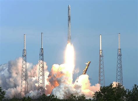 Successful Liftoff Begins Spacex Dragon Mission To Space Station Spacex