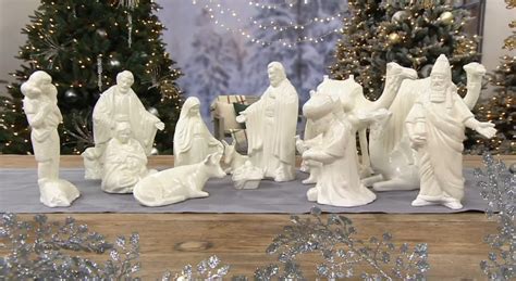 Martha Stewart Sells Nativity Figures She Designed In Prison