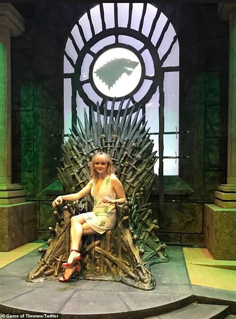 Game Of Thrones Maisie Williams Reigns Over Ccxp In Brazil Wearing A