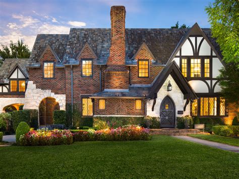 Step Inside These 7 Spectacular Houses On Lakewoods Storied Home Tour