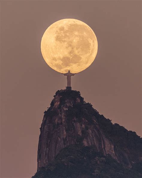 fotógrafo registra cristo redentor “abraçando” lua cheia e foto viraliza cnn brasil