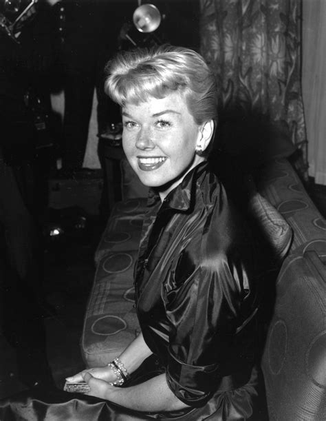 Actress And Singer Doris Day Hollywoods Girl Next Door Dies At 97 Wamu
