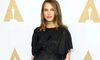 Heavily Pregnant Natalie Portman To Skip Oscars Daily Mail Online
