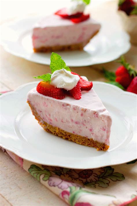Frozen Strawberry Cream Pie Bunny S Warm Oven Strawberry Cream Pies