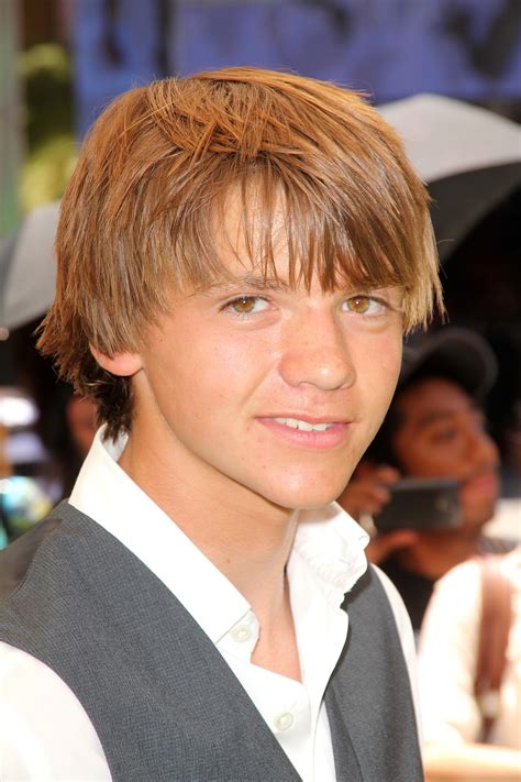 Joel courtney is an american actor known for portraying various important roles in popular tv shows and films like super 8 and the messengers. Joel Courtney