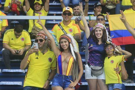 Selección Colombia hoy hincha robó miradas con su atuendo en el