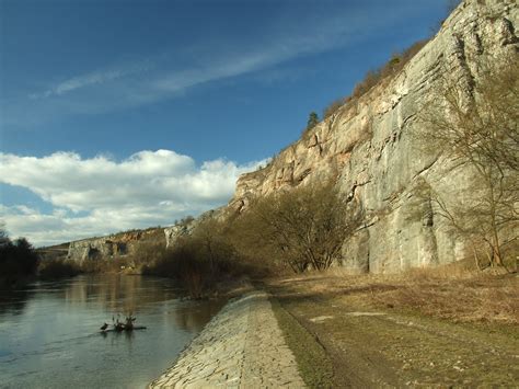 Srbsko je jedním ze států bývalé jugoslávie, které se stávají cílem pro stále více turistů. Datei:Srbsko, skály u Berounky II.JPG - Wikipedia
