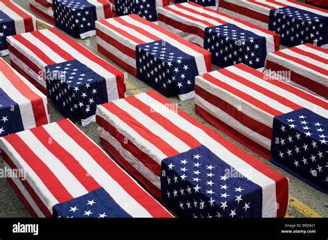 American Flag Draped Coffin Hi Res Stock Photography And Images Alamy