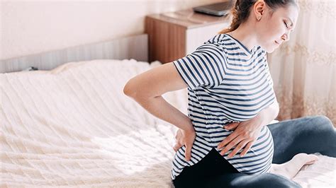 Penyebab sakit tulang belakang ankylosing spondylitis ini adalah karena adanya peradangan atau infeksi pada pertemuan antara dua ruas tulang belakang. Nyeri Pinggang Saat Hamil Muda - Detik Kesehatan