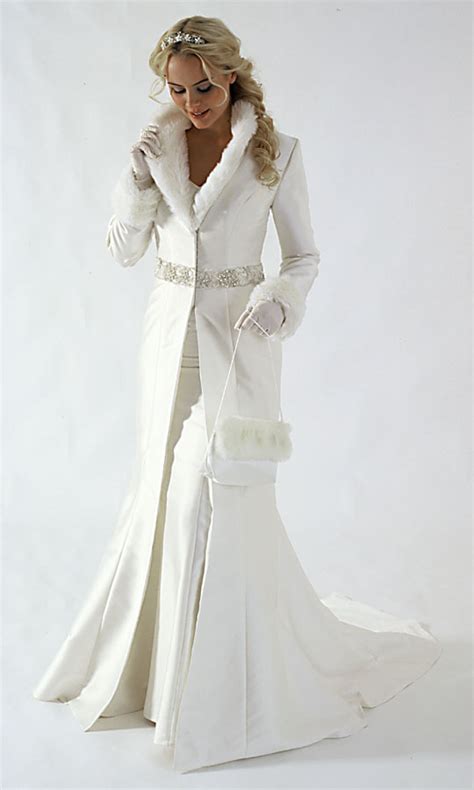 White Christmas Winter Wedding Dress Sang Maestro