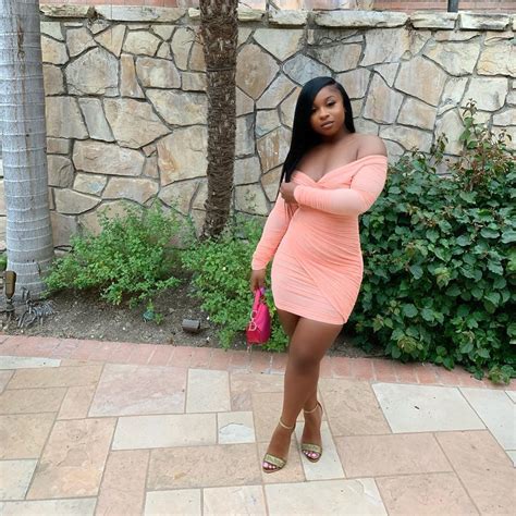 Reginae Carter Is Showing Off Her Toned Body In Black Lingerie And Fans