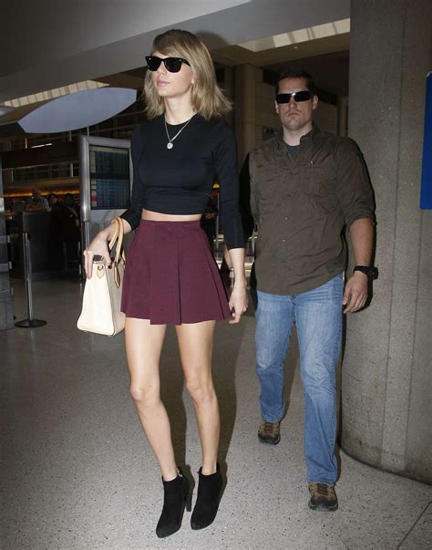 taylor swift in short skirt at lax 10 gotceleb