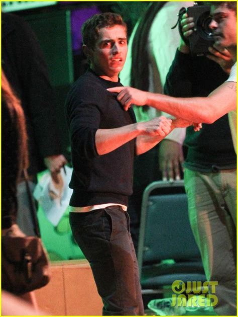 Zac Efron Shows Off His Guns On Townies Set Photo 2877246 Dave